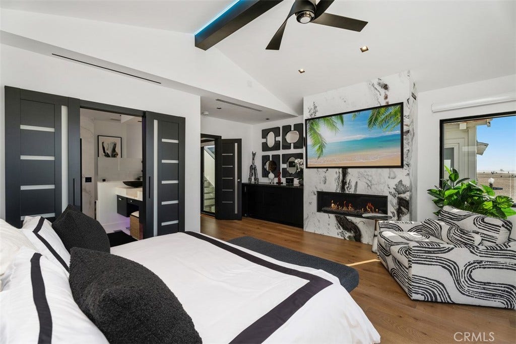 1904 W Oceanfront, Newport Beach, CA 92663 Primary bedroom with bathroom to the left
