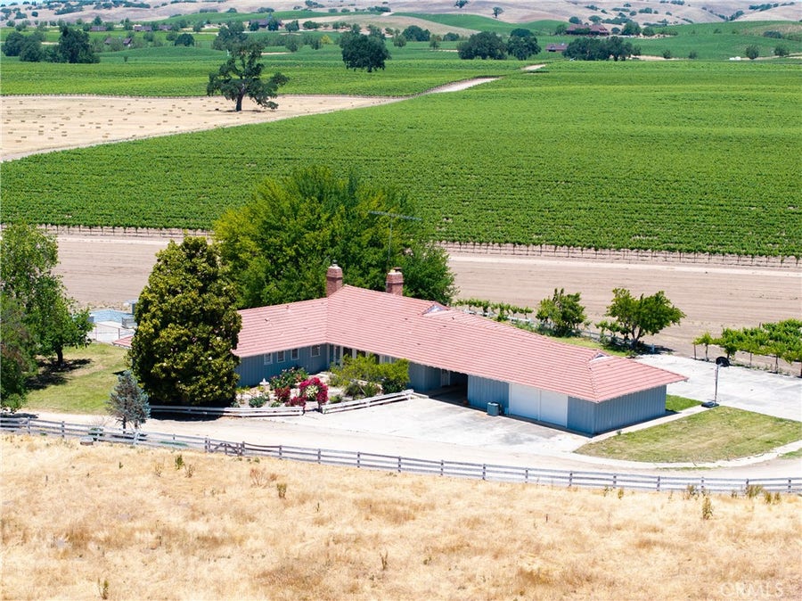 Property photo for 5275 Camp 8 Road, Paso Robles, CA