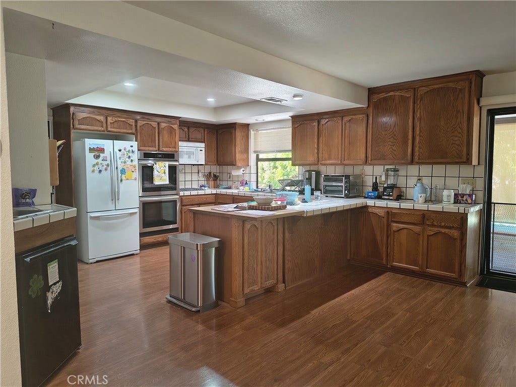 10185 Santa Ana, Atascadero, CA 93422 Kitchen