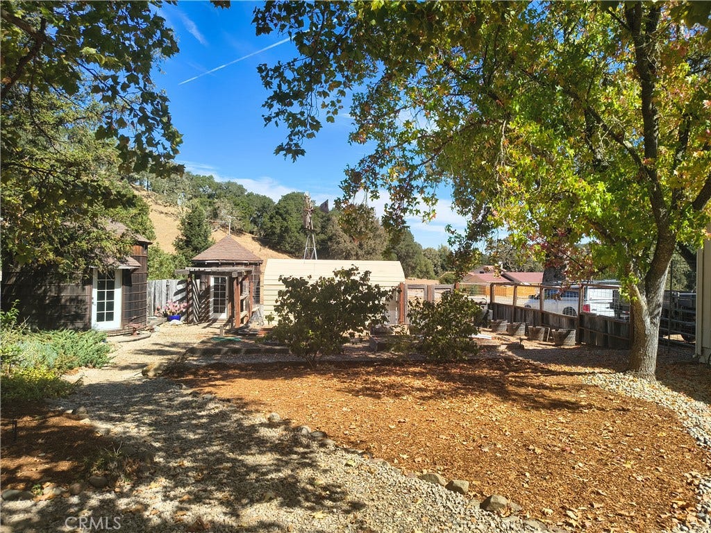 10185 Santa Ana, Atascadero, CA 93422 Back yard