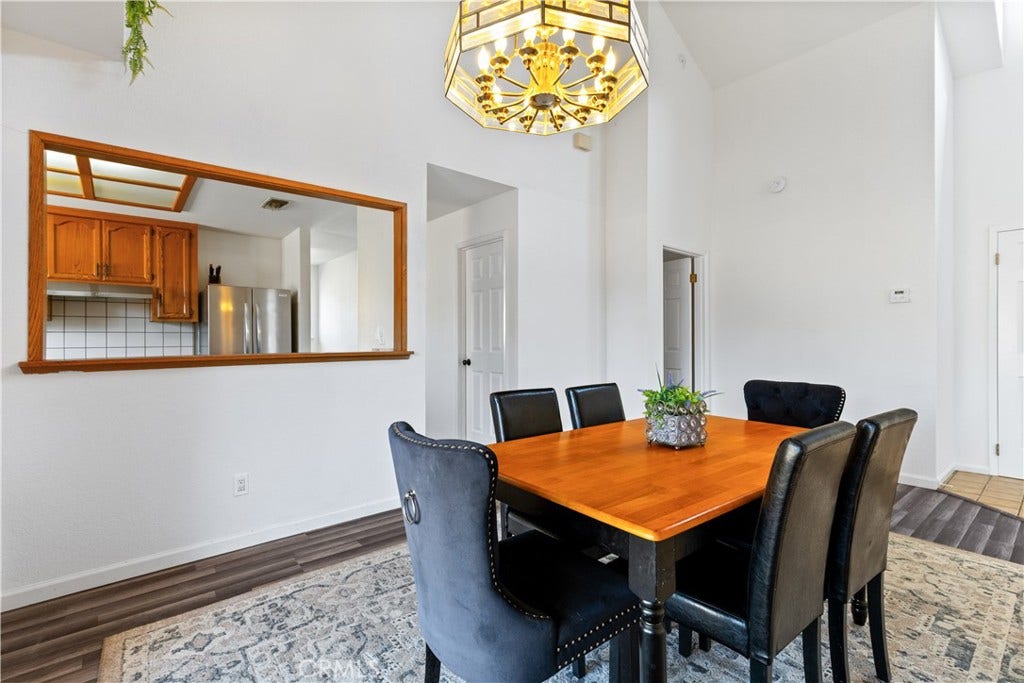 4621 Ibis, Paso Robles, CA 93446 Pass through window to kitchen great when entertaining.