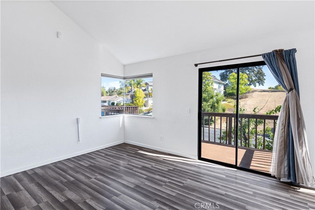 4621 Ibis, Paso Robles, CA 93446 Living room with exterior deck attached