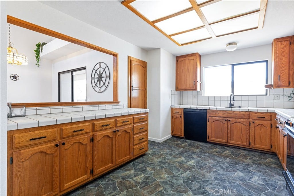 4621 Ibis, Paso Robles, CA 93446 Huge kitchen with an abundance of storage