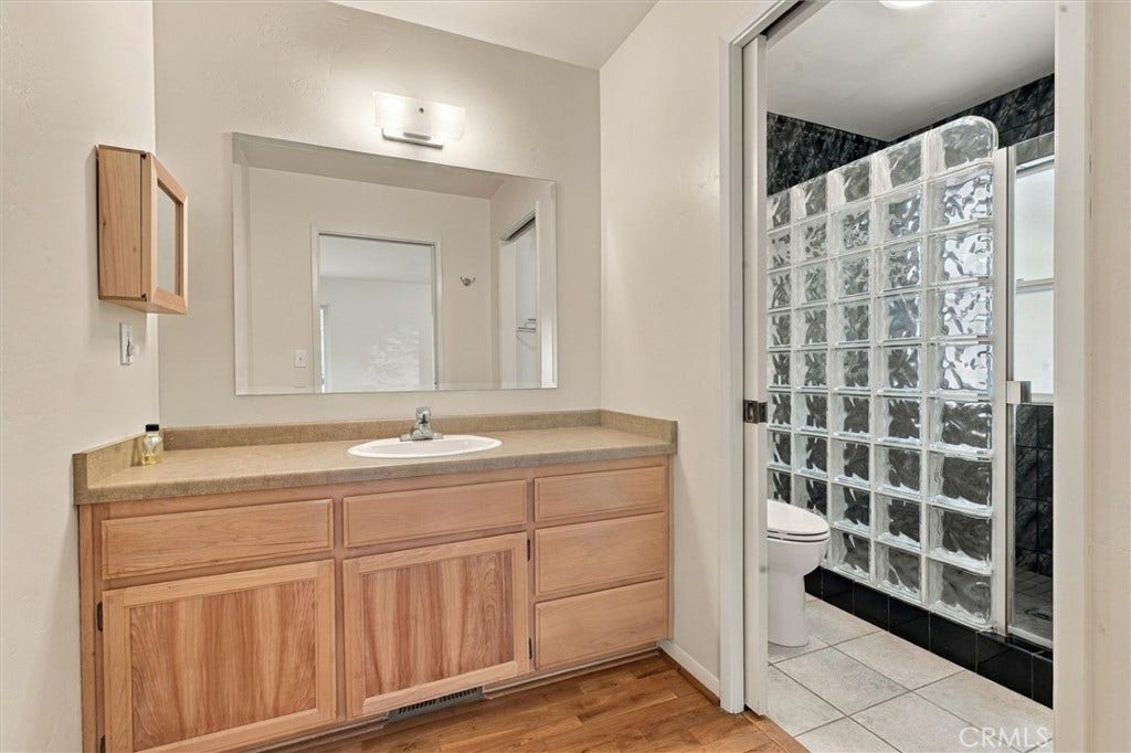 Main floor Ensuite bath