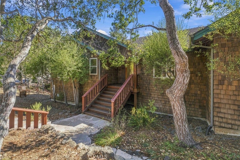 1086 Hillcrest, Cambria, CA 93428