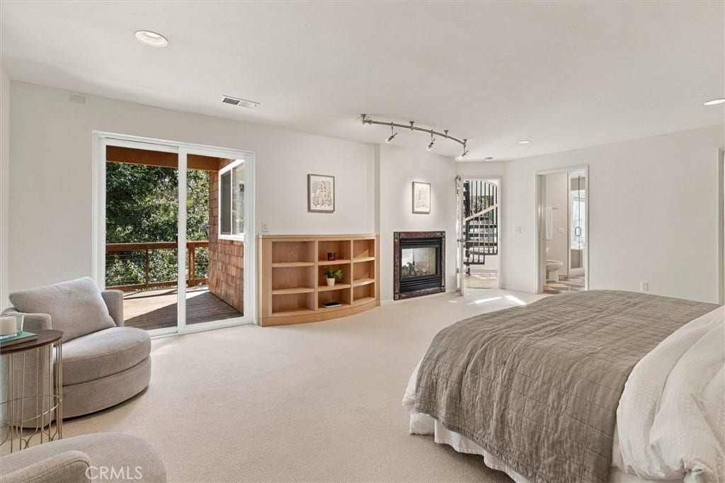 LL Ensuite with Fireplace