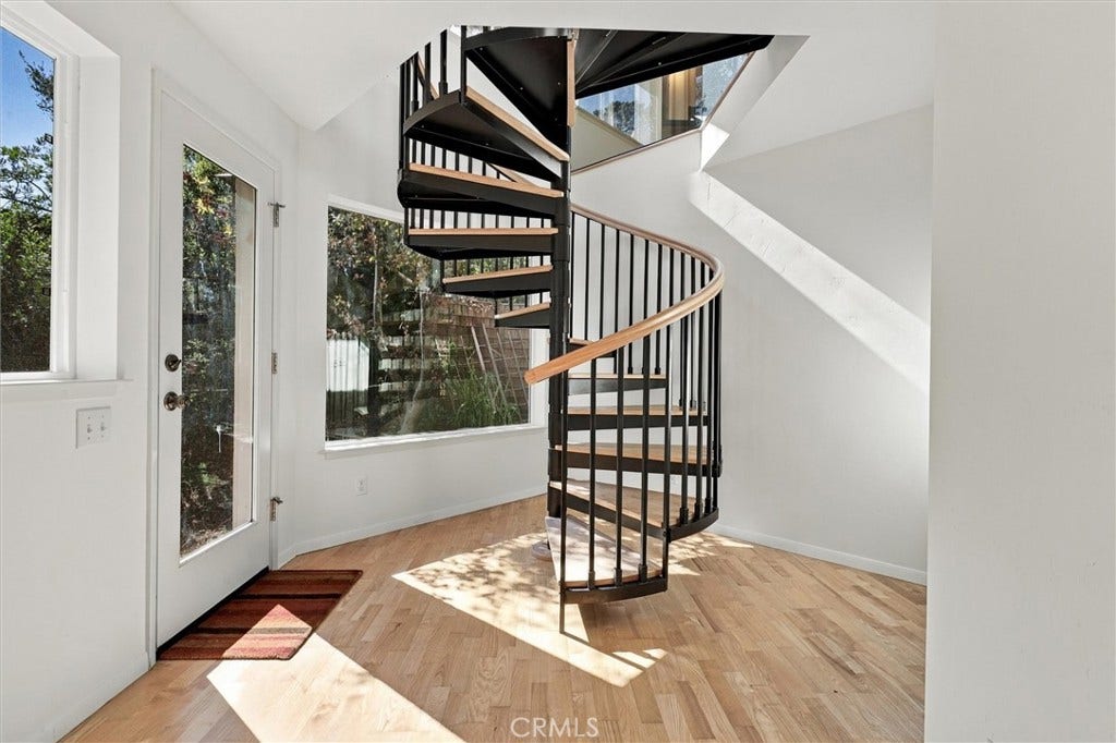 Spiral staircase to lower level Ensuite