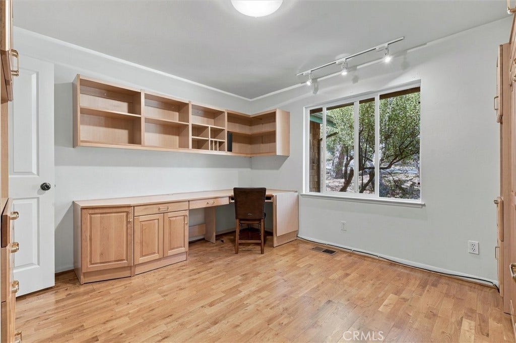 Main Floor Office/3rd bedroom with Murphy Bed