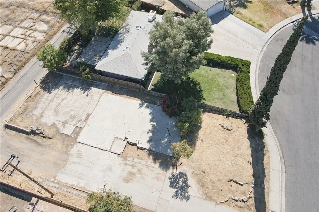 2304 Otto Lane, Bakersfield, CA 93308 2304 Otto Lane, Bakersfield, CA 93308