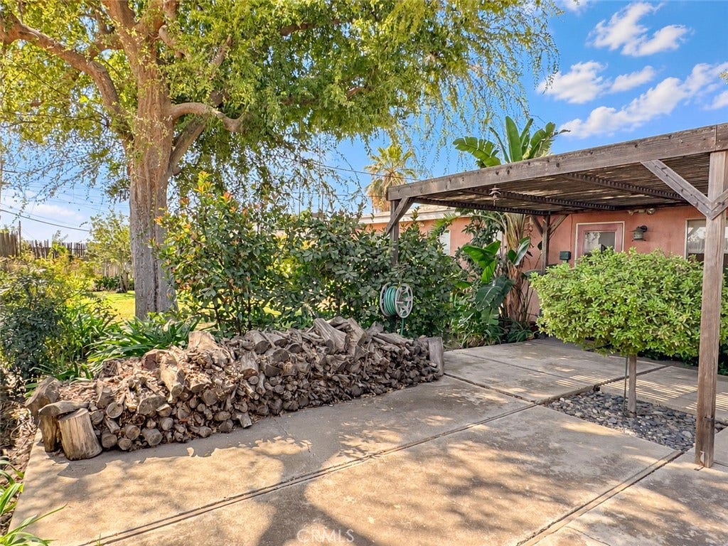 2304 Otto Lane, Bakersfield, CA 93308 2304 Otto Lane, Bakersfield, CA 93308