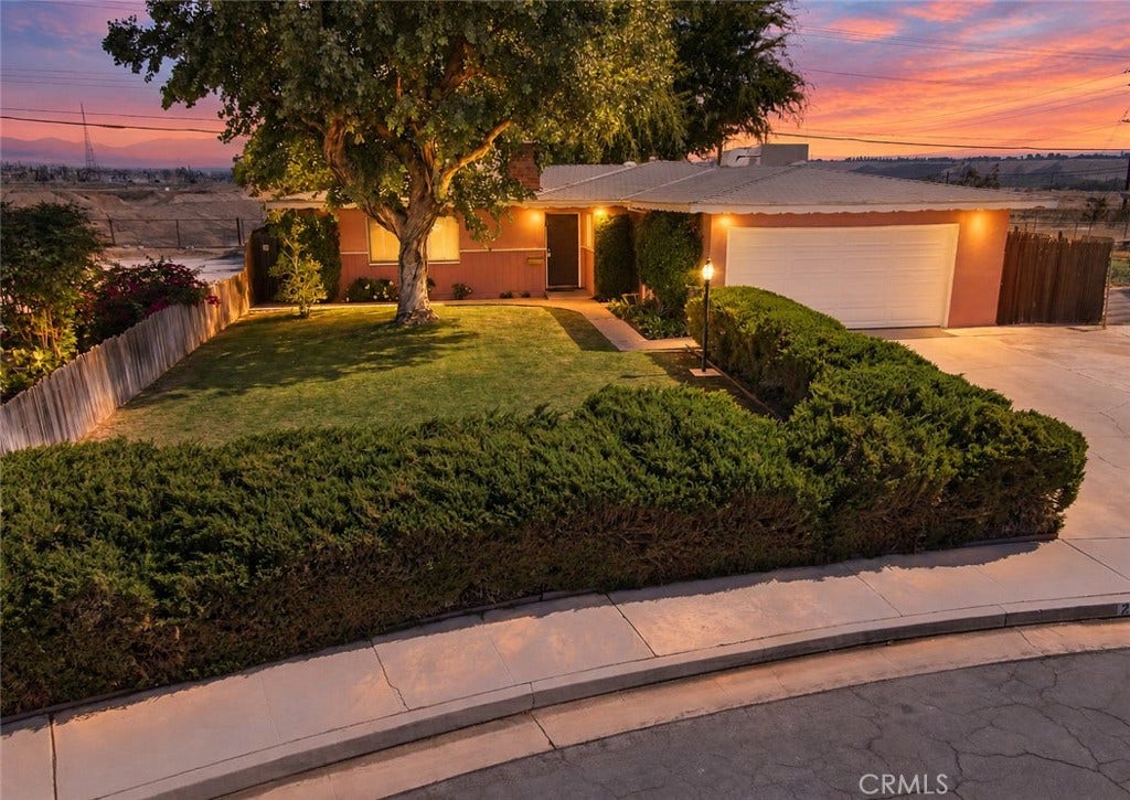 2304 Otto Lane, Bakersfield, CA 93308 2304 Otto Lane, Bakersfield, CA 93308