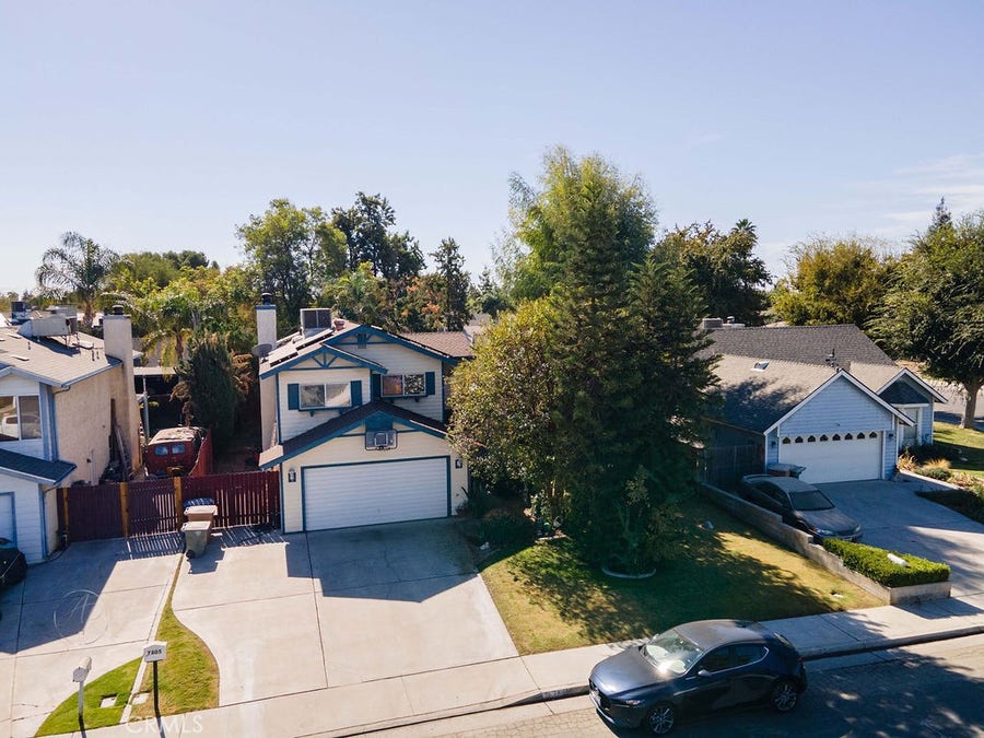 Property photo for 7805 Kandarian Way, Bakersfield, CA