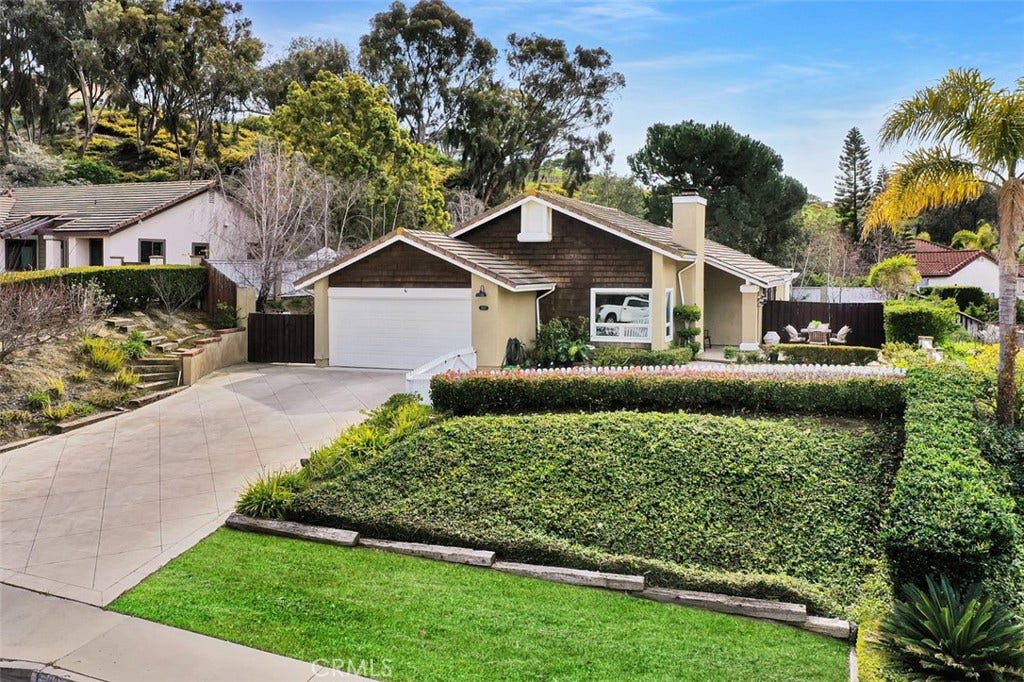 2897 Calle Heraldo, San Clemente, CA 92673 Large Driveway and private front yard