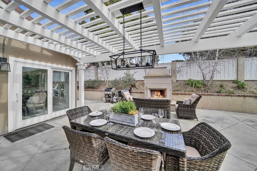 2897 Calle Heraldo, San Clemente, CA 92673 Large outside patio with seating for 6