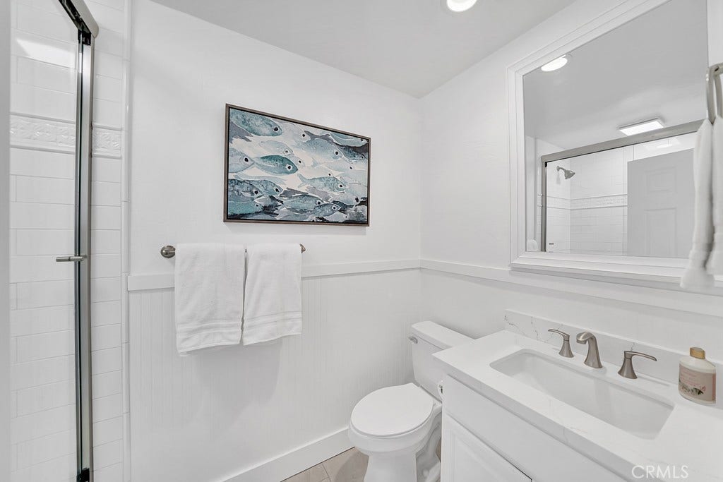 2897 Calle Heraldo, San Clemente, CA 92673 Shared bathroom for rooms 2, 3 & 4