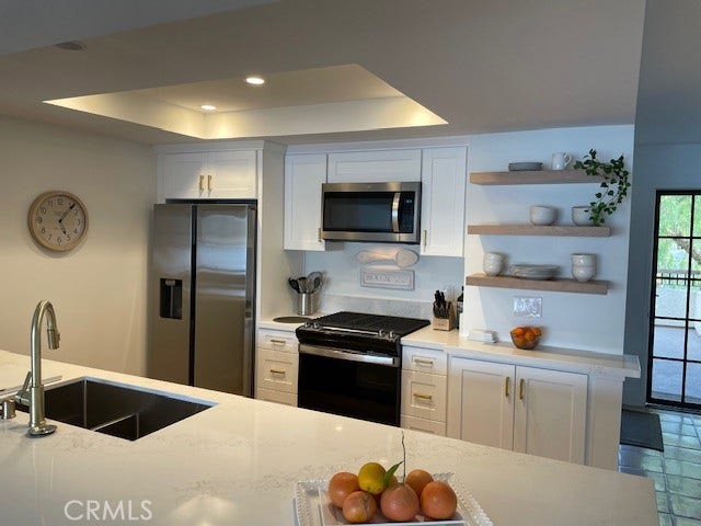 27793 Rota, #14, Mission Viejo, CA 92692 Chef's Kitchen with High End Appliances