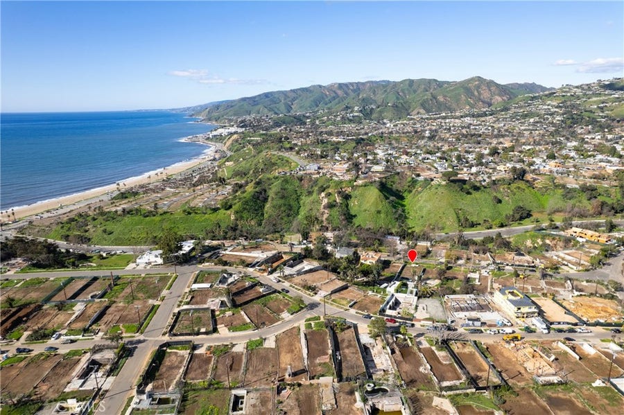 Property photo for 560 Radcliffe Avenue, Pacific Palisades, CA