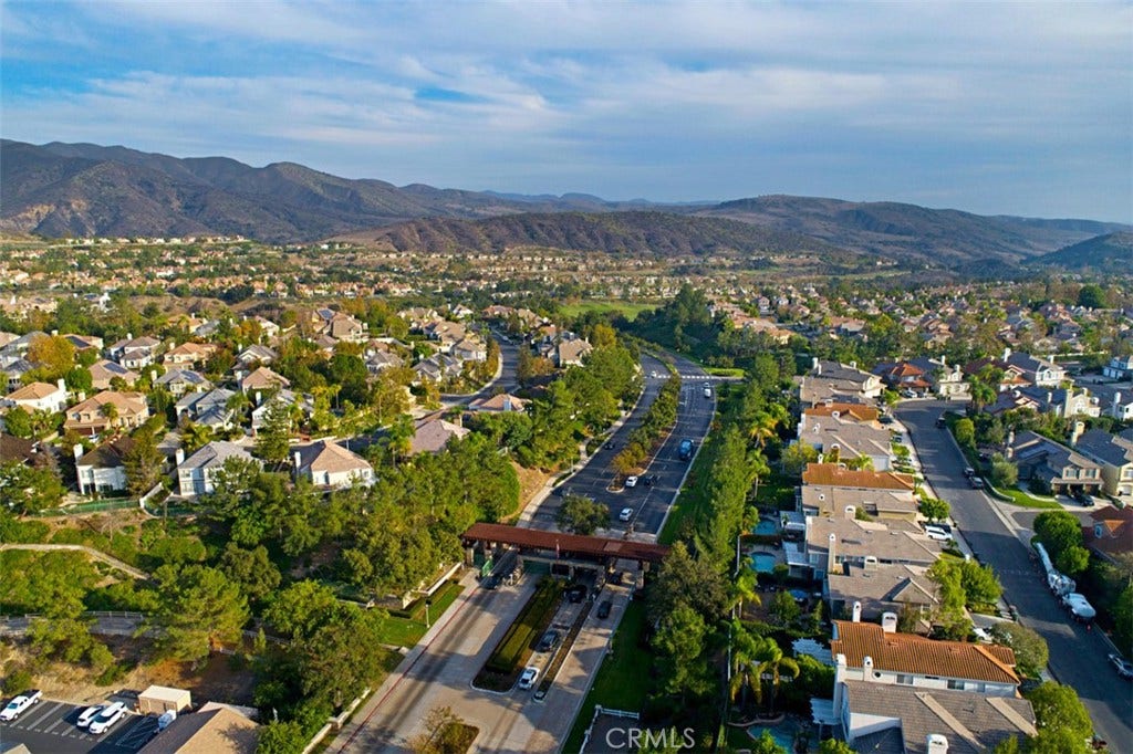 71 Golf Ridge Drive, Rancho Santa Margarita, CA 92679 Aerial of Gate and Community