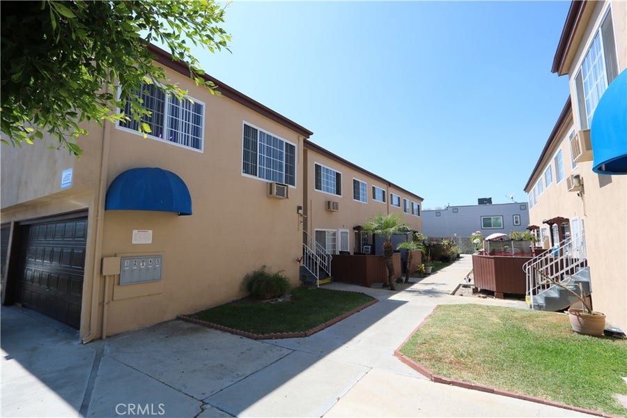 Property photo for 2341 Walnut, Signal Hill, CA