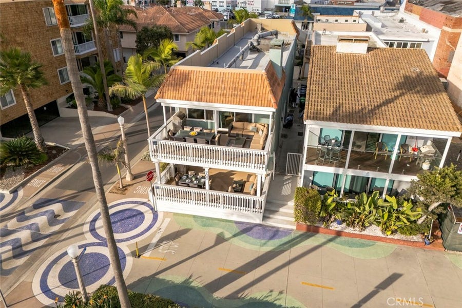 Property photo for 700 E Oceanfront, Newport Beach, CA
