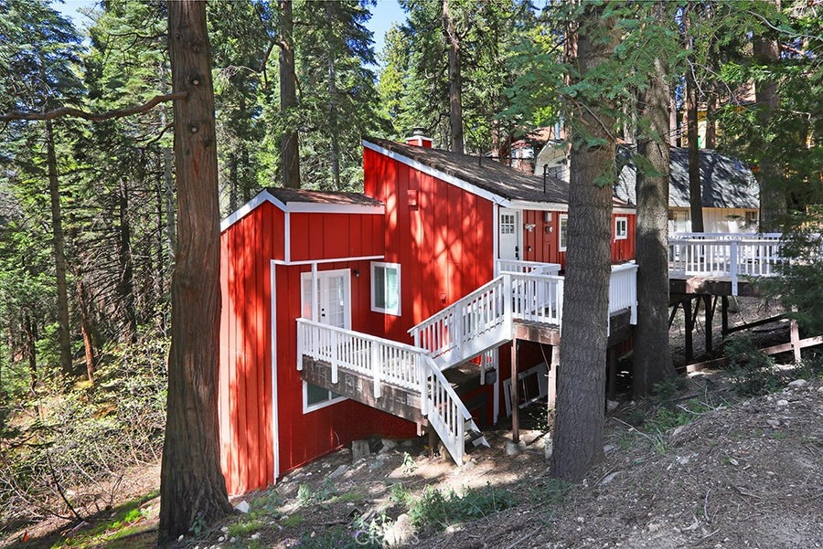 Property photo for 531 W Victoria Court, Lake Arrowhead, CA