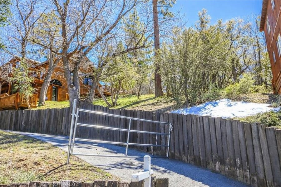 Property photo for 1121 Crags, Fawnskin, CA