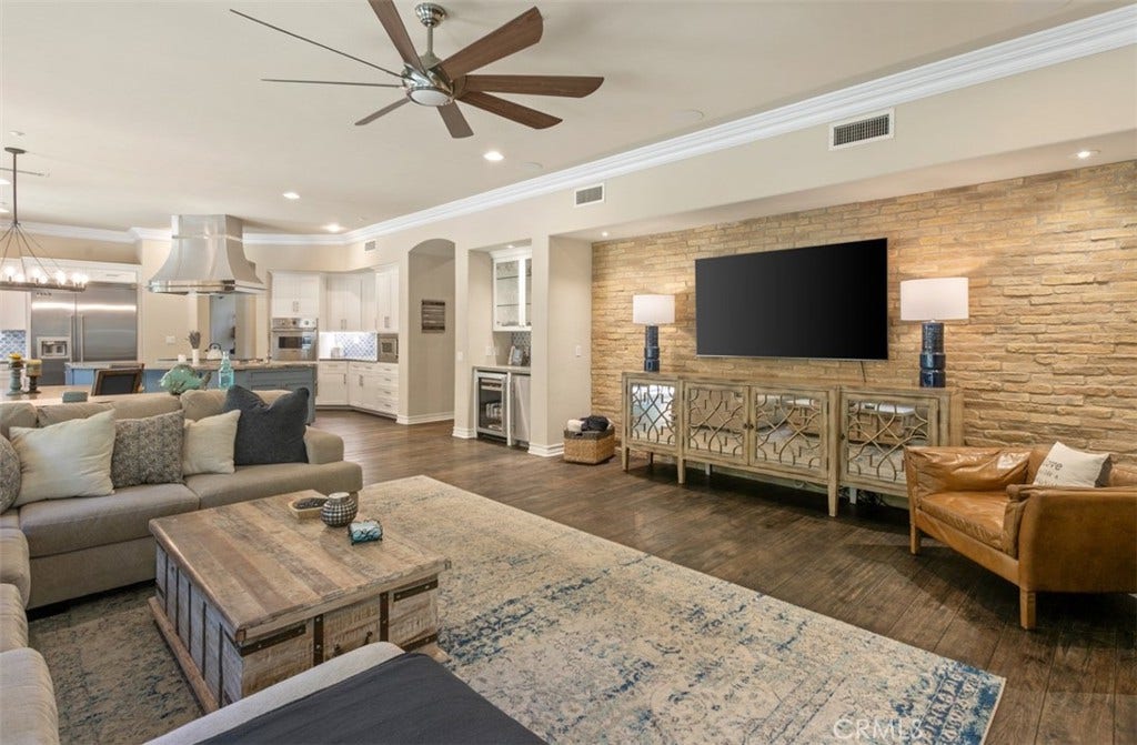 31201 Old San Juan Road, San Juan Capistrano, CA 92675 Large great room with fireplace