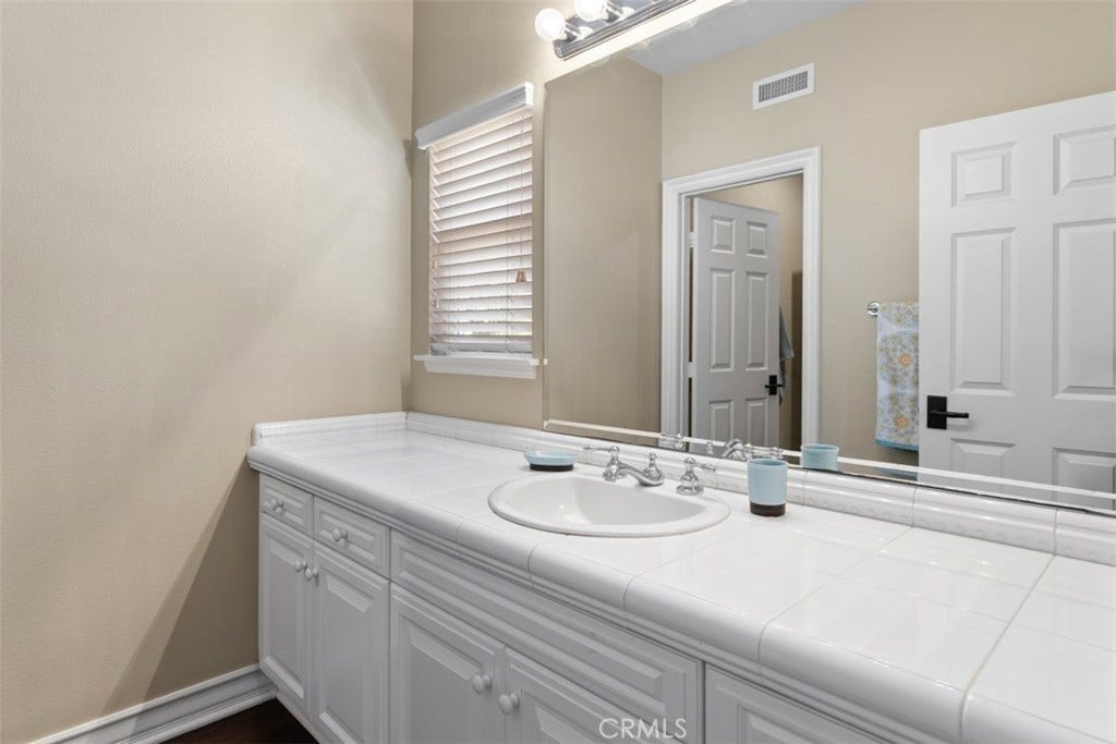 31201 Old San Juan Road, San Juan Capistrano, CA 92675 Shared upstairs bathroom