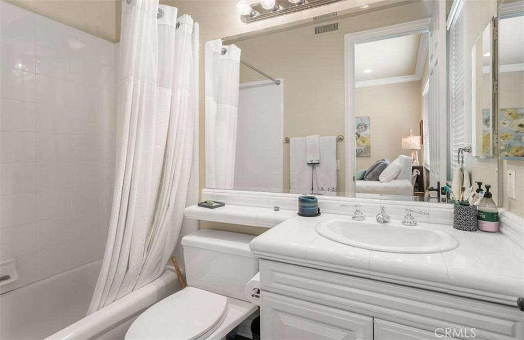 31201 Old San Juan Road, San Juan Capistrano, CA 92675 Onsuite bath in main level guest room