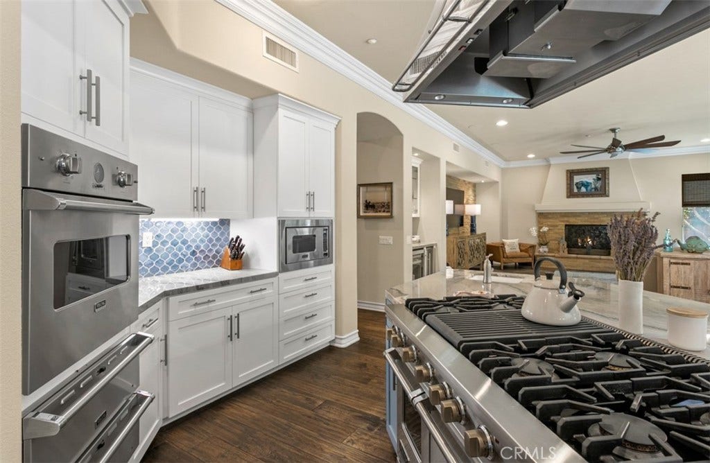 31201 Old San Juan Road, San Juan Capistrano, CA 92675 Additional oven and 2 warming drawers