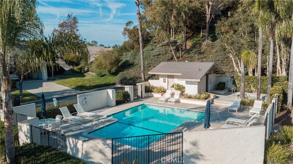 24306 Hillview, Laguna Niguel, CA 92677 24306 Hillview, Laguna Niguel, CA 92677
