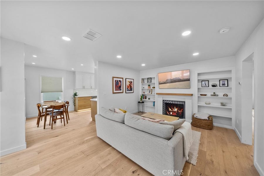 Property photo for 1006 E Ridgewood St, Long Beach, CA