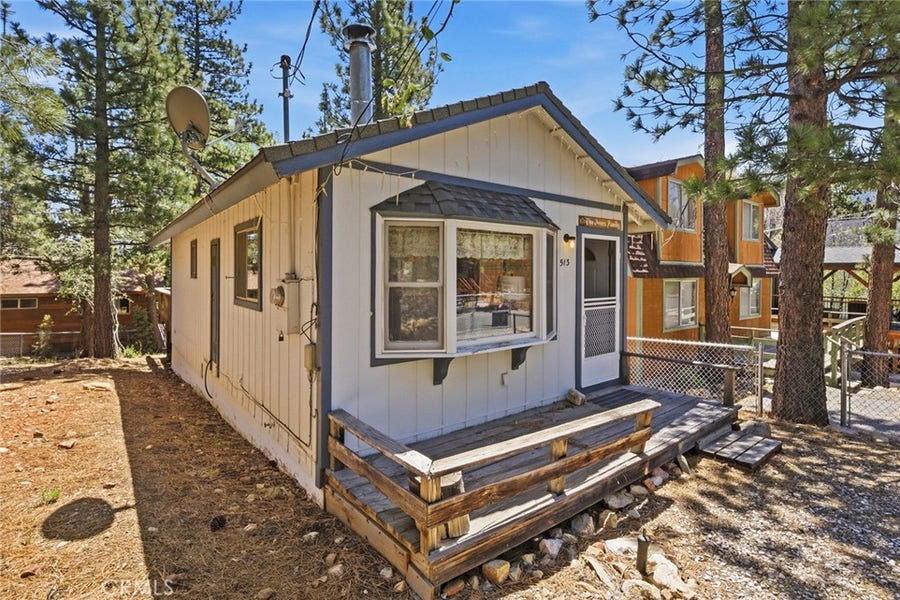 Property photo for 513 Cedar Ln, Sugarloaf, CA