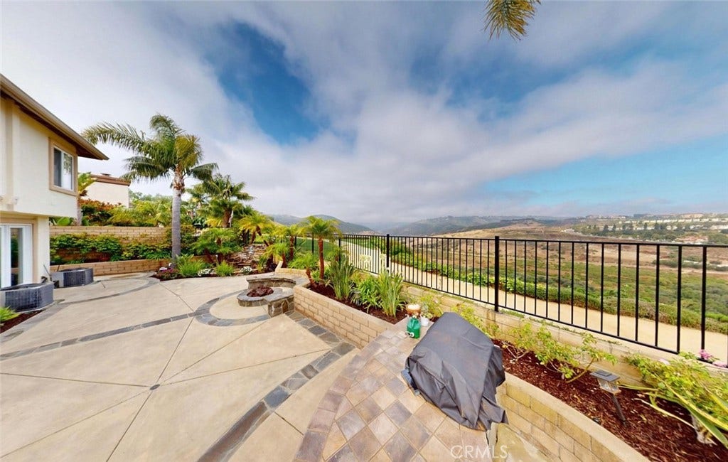 28671 Sea Point, Laguna Niguel, CA 92677 28671 Sea Point, Laguna Niguel, CA 92677