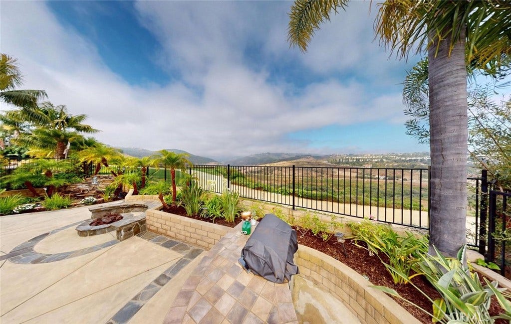 28671 Sea Point, Laguna Niguel, CA 92677 28671 Sea Point, Laguna Niguel, CA 92677