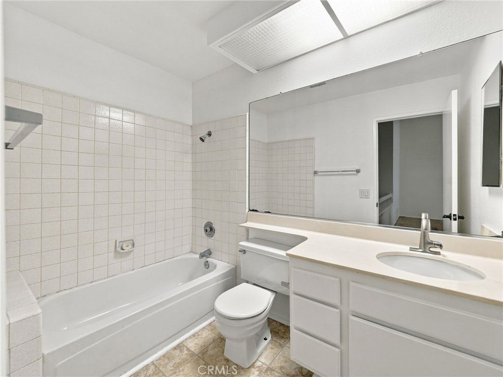 24879 Nueva Vista, Laguna Niguel, CA 92677 Upstairs Hall Bath