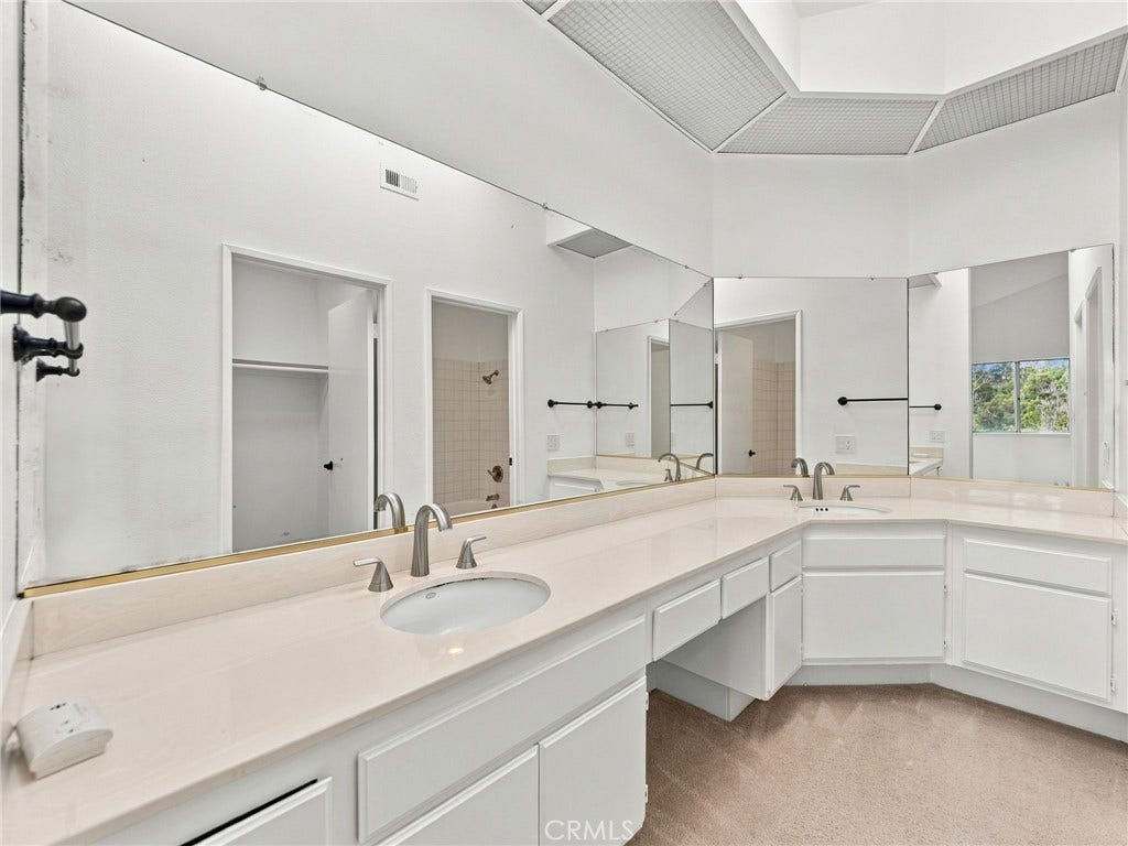 24879 Nueva Vista, Laguna Niguel, CA 92677 Main Bedroom Dressing Area
