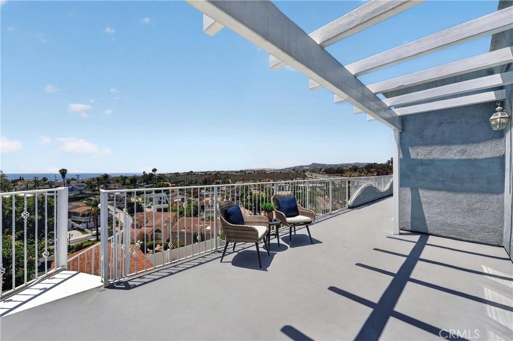 3rd floor deck sitting area