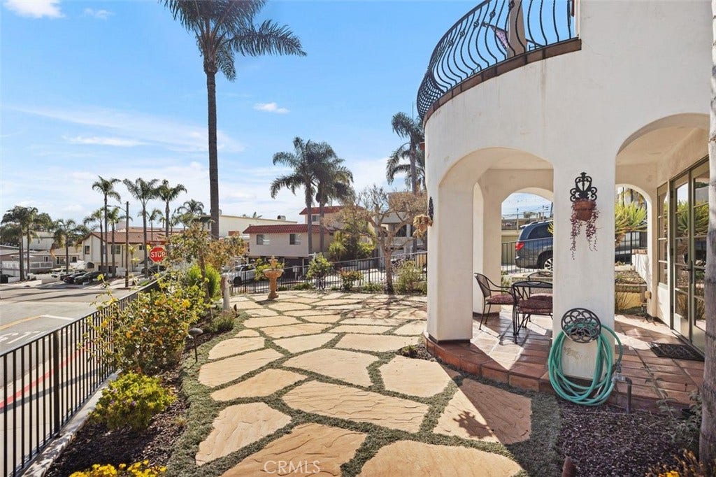 240 Avenida Rosa, #B, San Clemente, CA 92672 Private 800 sq. foot patio.