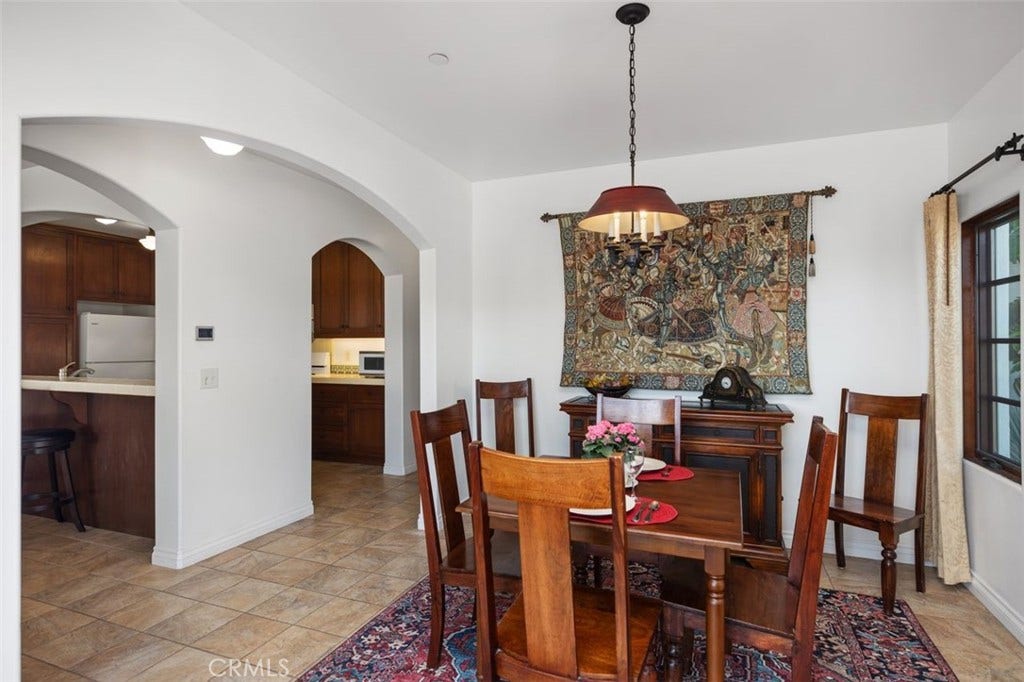 240 Avenida Rosa, #B, San Clemente, CA 92672 Dining area looking towards kitchen.