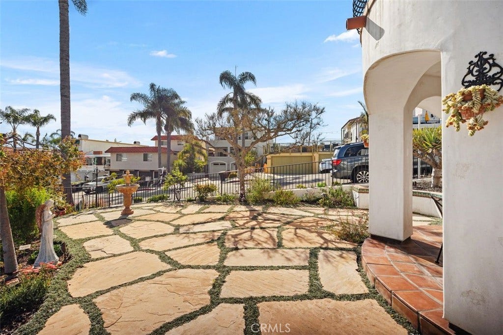 240 Avenida Rosa, #B, San Clemente, CA 92672 Private 800 sq. foot patio.
