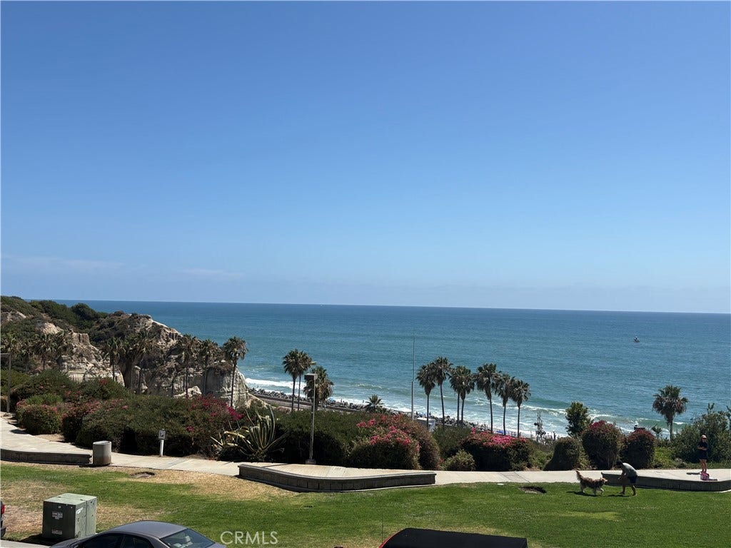 250 Avenida Lobeiro, #E, San Clemente, CA 92672 Park located across street has beach access