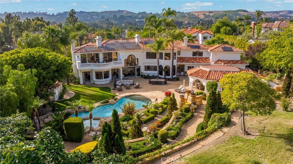 28572 Paseo Zorro, San Juan Capistrano, CA 92675 28572 Paseo Zorro, San Juan Capistrano, CA 92675
