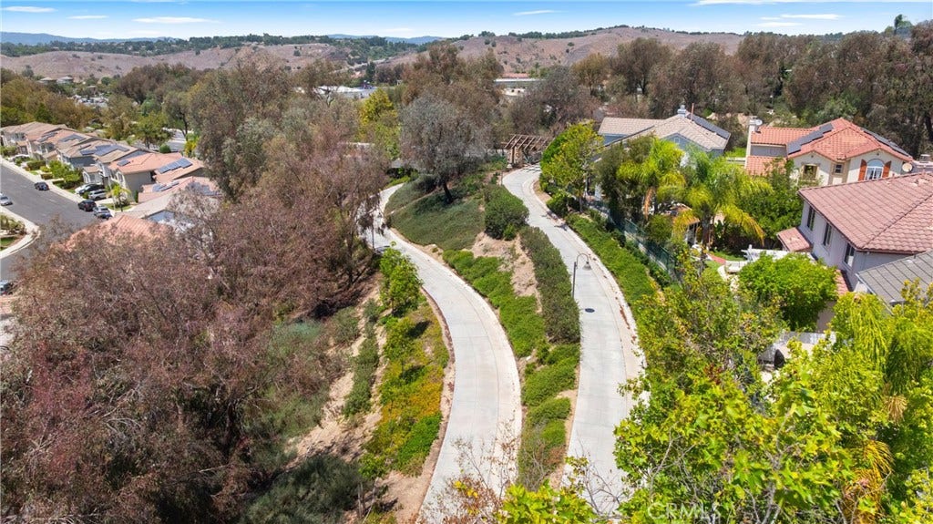 15 Poppyfield, Rancho Santa Margarita, CA 92688 Enjoy direct access to beautifully maintained walking and biking trails that wind through mature trees, open greenbelts, and rolling hills. This peaceful setting offers the perfect opportunity to enjoy the outdoors while remaining just moments from neighborhood amenities, parks, shopping, dining, and top rated schools.