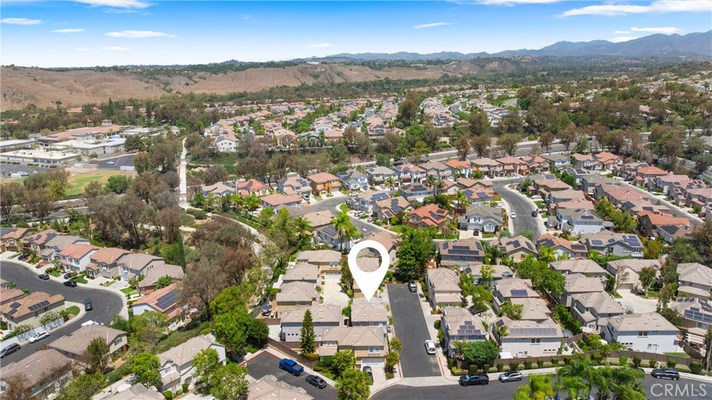 15 Poppyfield, Rancho Santa Margarita, CA 92688 Enjoy the perfect blend of suburban charm and natural beauty with nearby parks, recreational facilities, and open-space preserves, all while remaining conveniently close to shopping, dining, and major commuter routes.