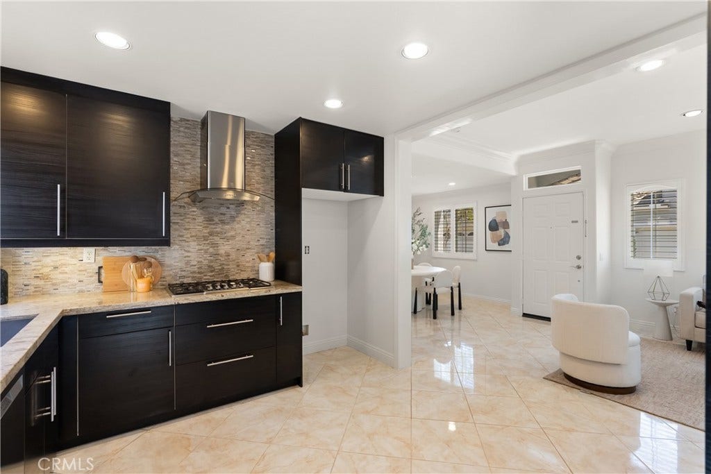 15 Poppyfield, Rancho Santa Margarita, CA 92688 The open-concept design creates a seamless flow from the kitchen to the dining and living areas, making it easy to entertain while enjoying connected, light-filled living spaces.