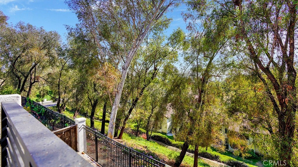 28305 Via Luis, Laguna Niguel, CA 92677 28305 Via Luis, Laguna Niguel, CA 92677