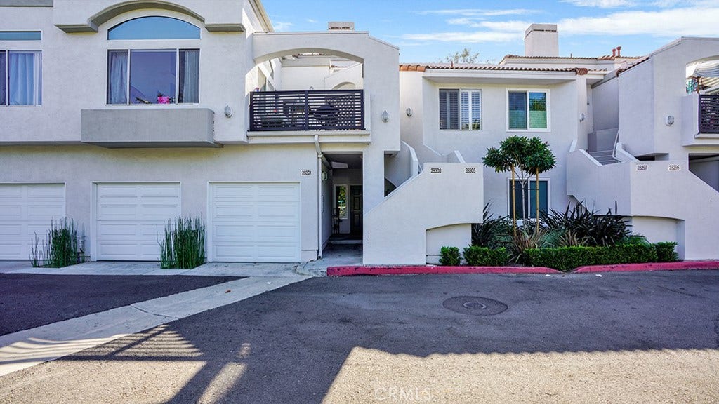 28305 Via Luis, Laguna Niguel, CA 92677 28305 Via Luis, Laguna Niguel, CA 92677