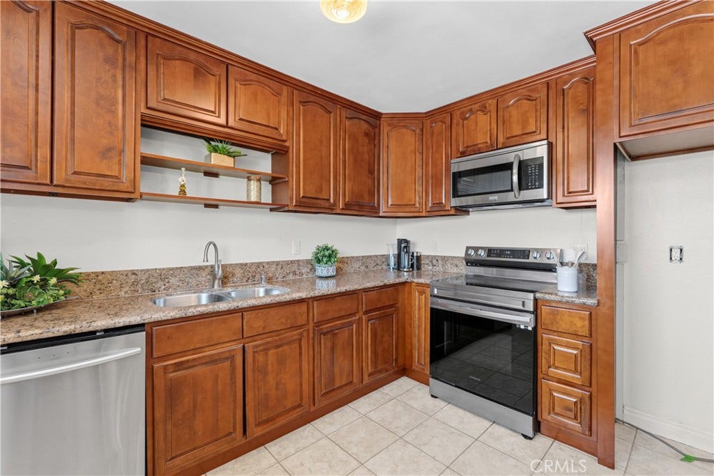 23282 Orange Avenue, #6, Lake Forest, CA 92630 23282 Orange Avenue, #6, Lake Forest, CA 92630