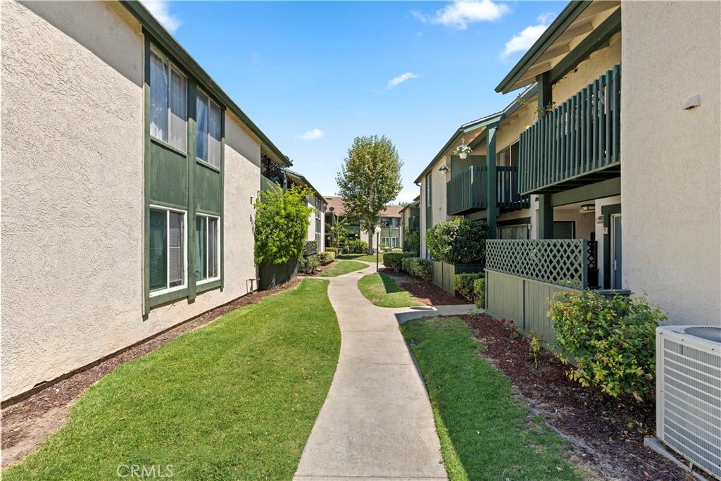23282 Orange Avenue, #6, Lake Forest, CA 92630 23282 Orange Avenue, #6, Lake Forest, CA 92630